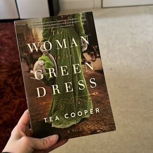 Paperback The Woman in the Green Dress by Tea Cooper